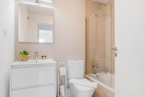 Luxury 2BR - 400m to Beach - Pool & Views - Casa Los Amigos