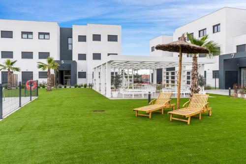 Luxury 2BR - 400m to Beach - Pool & Views - Casa Los Amigos