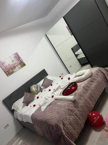 Ένα ή περισσότερα κρεβάτια σε δωμάτιο στο Apartament sector 5 Sara