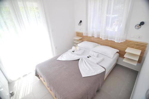 Ένα ή περισσότερα κρεβάτια σε δωμάτιο στο Zennova #29 Vourvourou Garden Family House