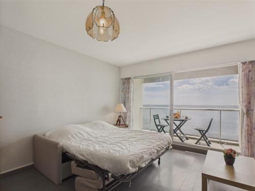 Ένα ή περισσότερα κρεβάτια σε δωμάτιο στο Appartement vue mer à 500m de la plage