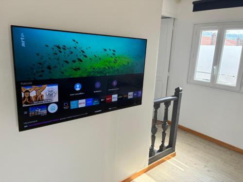 TV a/nebo společenská místnost v ubytování Soleil & Sable