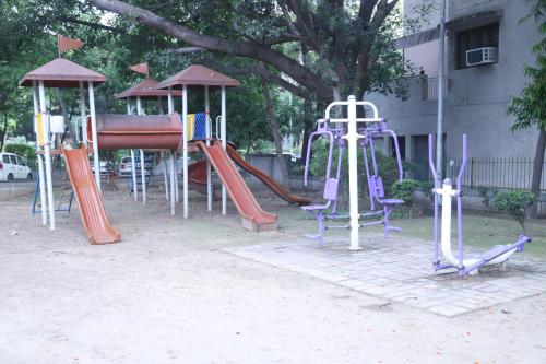 Gambar di galeri bagi Divine India Service Apartment 3Bhk,B57 Sarita Vihar,Apollo di New Delhi