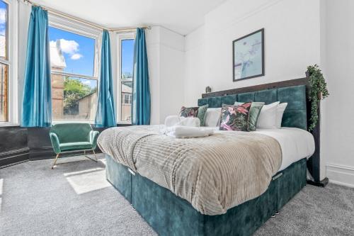 Ένα ή περισσότερα κρεβάτια σε δωμάτιο στο Cedar View - 2 Bed Apartment