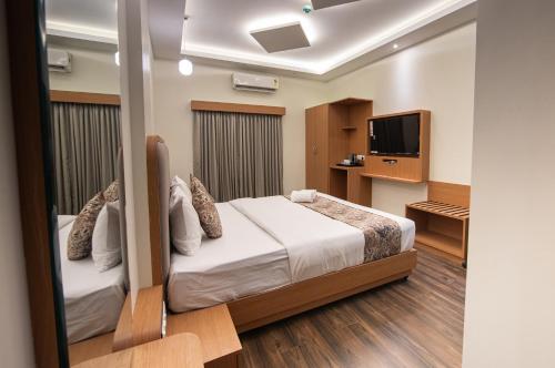 Ένα ή περισσότερα κρεβάτια σε δωμάτιο στο Hotel Afotel Mumbai-Near International Airport