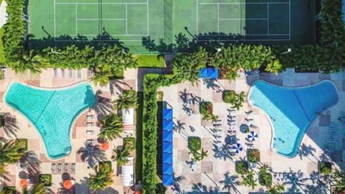 Kolam renang di atau dekat dengan Beachfront Oasis in Sunny Isles 4BR, Pool & Tennis