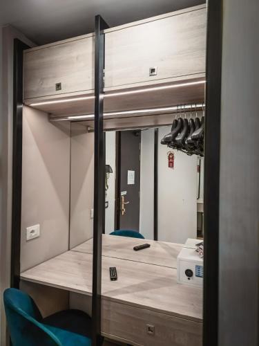 a dressing room with a mirror and blue chairs at Art Hotel Milano in Prato