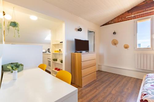 Les Toits de Roquelaine - Bright & cozy studio