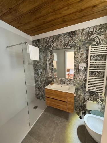a bathroom with a sink and a mirror at Il Nido della Gioia Affittacamere in Trani