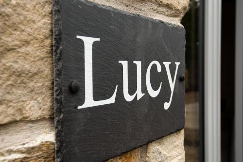 Certifikát, hodnocení, plakát nebo jiný dokument vystavený v ubytování Lucy