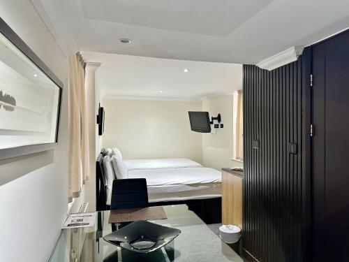 Katil atau katil-katil dalam bilik di The Royale Chulan Hyde Park Hotel