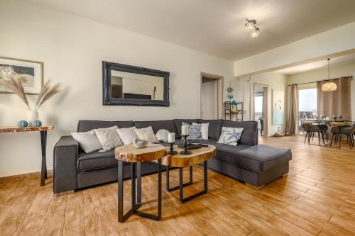 Gorgeous penthouse in Vari with panoramic views!