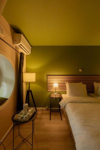 a hotel room with a bed and a table at FLOATS by H2OTEL Rotterdam in Rotterdam