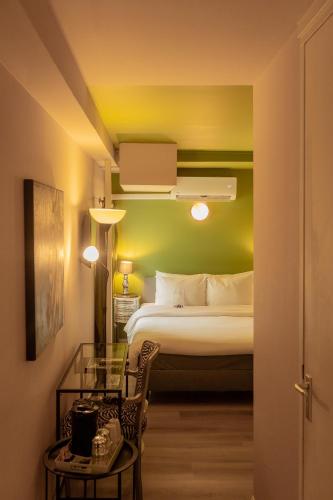 a hotel room with a bed and a glass table at FLOATS by H2OTEL Rotterdam in Rotterdam