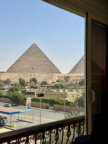 Unique Pyramids Inn