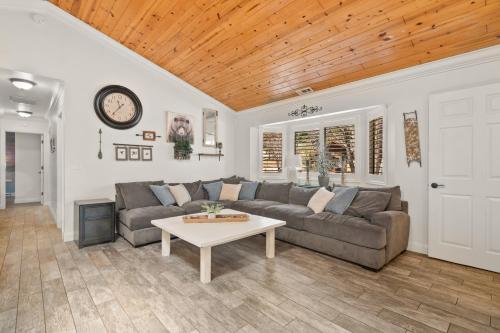 a living room with a couch and a table at Hummingbird Corner Pet Friendly Great Location Jacuzzi in Big Bear Lake