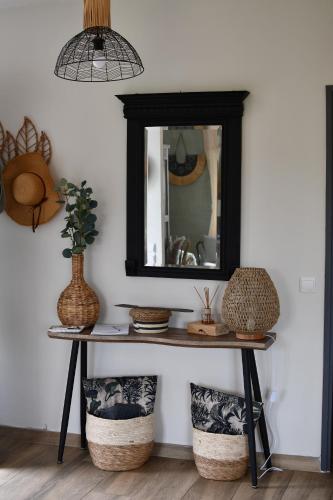a table with a mirror and some baskets at gite de tounette in Authieule
