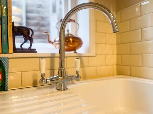 a kitchen sink with a faucet on top of it at Luxury 1 Bedroom Apartment in Southend w Parking in Southend-on-Sea