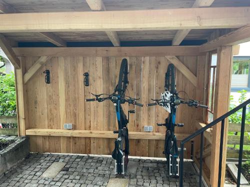 two bikes parked next to a wooden wall at Ferienapartment KAISERBLICK in Rettenschöss in Rettenschöss