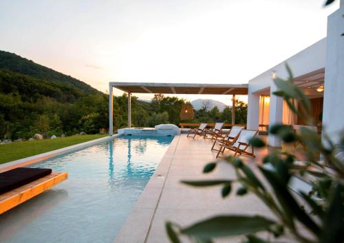 Aristotelia Gi - Premium Luxury Villas with Private Pools