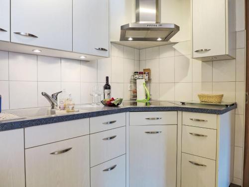 Nhà bếp/bếp nhỏ tại Apartment Chalet Almis-Bödeli-2 by Interhome