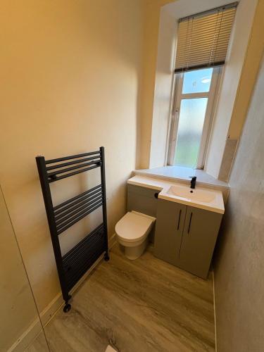 Ένα μπάνιο στο West End Traditional Flat with Free Parking