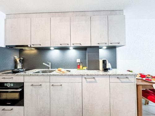 Kuchyň nebo kuchyňský kout v ubytování Apartment Haus Bellevue-7 by Interhome