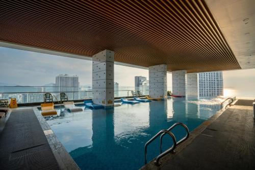 Kolam renang di atau dekat dengan La Maison Virgo 2beds free gym pool
