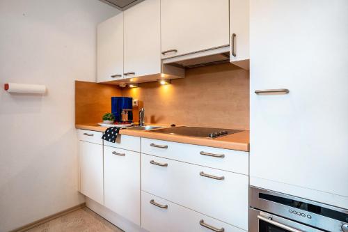 Η κουζίνα ή μικρή κουζίνα στο Ferienwohnung Adrion