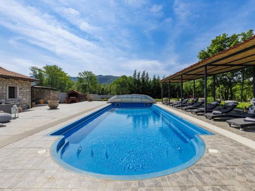 Kolam renang di atau dekat dengan Villa Tina by Interhome