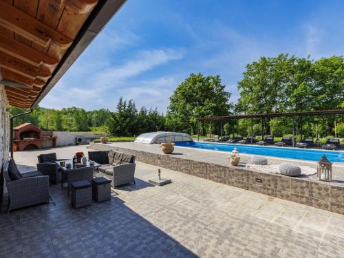 Kolam renang di atau dekat dengan Villa Tina by Interhome