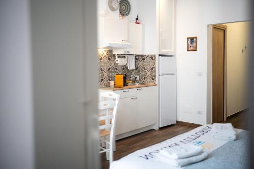 Kuchyň nebo kuchyňský kout v ubytování Nonna Vittoria Apartments