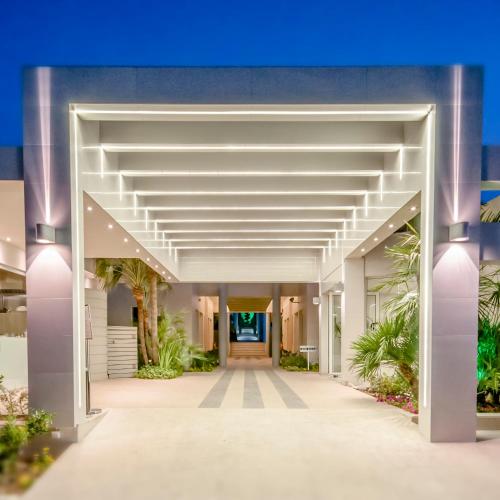 Foto da galeria de Forum Suites em Kato Daratso