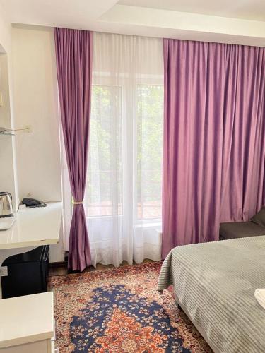 Postel nebo postele na pokoji v ubytování Bella Donna Hotel