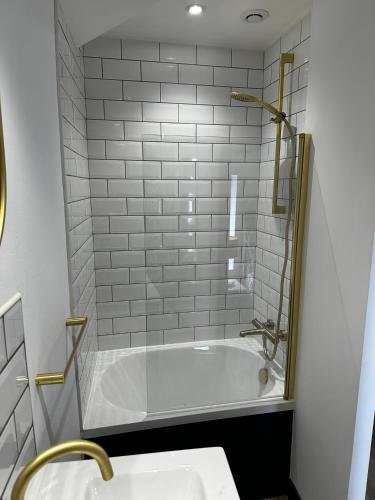 Ein Badezimmer in der Unterkunft Herbert George Appartement Hotel