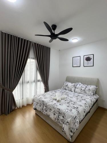 a bedroom with a bed and a ceiling fan at Gamuda Cove Homestay in Banting