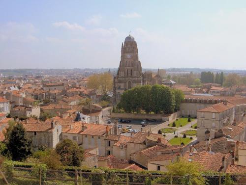 a view of a city with a clock tower at Studio Lumineux Au Cœur de Saintes in Saintes