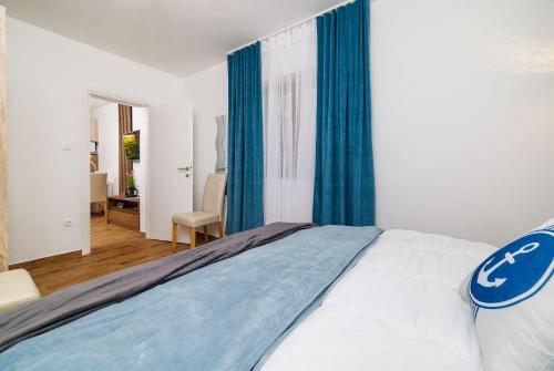 Bezauberndes Apartment nur 450 Meter zum Strand mit Aussendusche, Liegen, Meerblick