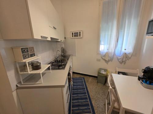 a kitchen with a stove and a counter top at Appartamenti Mondo Per Te in Santa Margherita Ligure