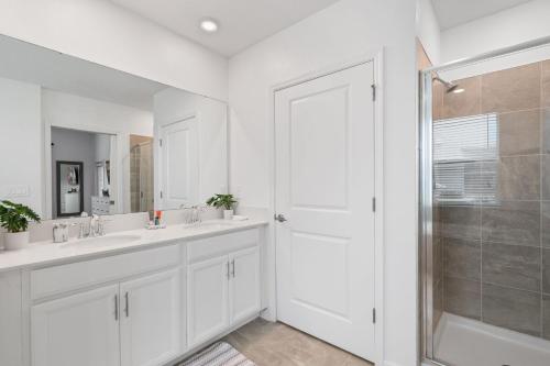 CONDO 2bed2bath next to Disney w Free Water Park photo 21
