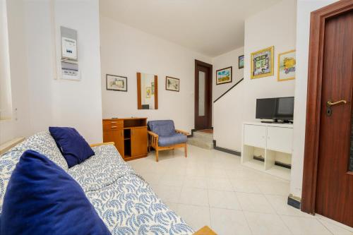 a living room with a couch and a tv at 309 - Casa Mirella, Relax con vista su Mare e Natura, 7 minuti di auto dal centro e dal Mare e Spiaggia di Sestri Levante in Sestri Levante