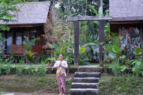 Taman di luar Uma Cabins