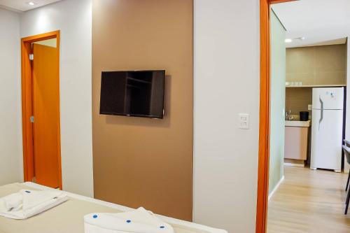 TV a/nebo společenská místnost v ubytování Lagoa EcoTowers Resort - LAGOA OFICIAL