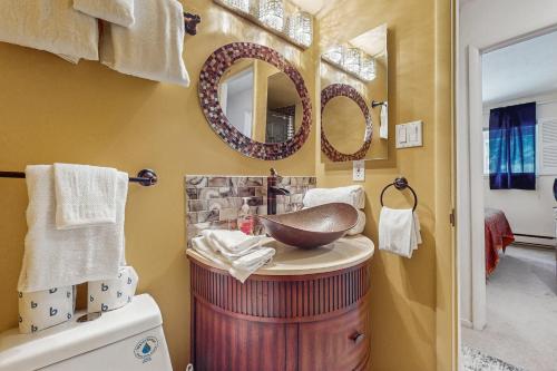 Ένα μπάνιο στο Mountain Shadows