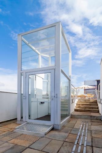 a glass house on the roof of a building at Mercure Sao Paulo Alamedas in Sao Paulo