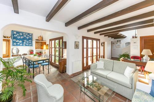a living room with a couch and a table at La Casa de la Iglesia in Mijas