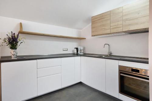 Η κουζίνα ή μικρή κουζίνα στο Ferienhaus Leitner