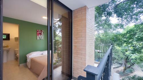 a bedroom with a bed and a balcony at Edificio Fenicia Lofts Laureles in Medellín