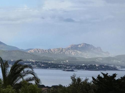a view of a large body of water with a mountain at Villa Bali, magnifique vue mer et Esterel in Saint-Aygulf