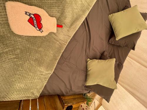 Ένα ή περισσότερα κρεβάτια σε δωμάτιο στο The Paddock Glamping